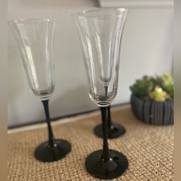 SET OF 3 VINTAGE LUMINARC BLACK STEM CHAMPAGNE FLUTE GLASSES - Picture 4 of 9